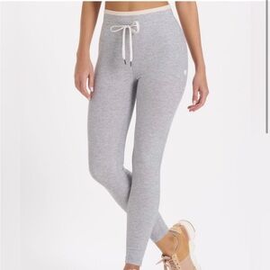 Vuori Vibe Elevation Leggings in Gray size Small